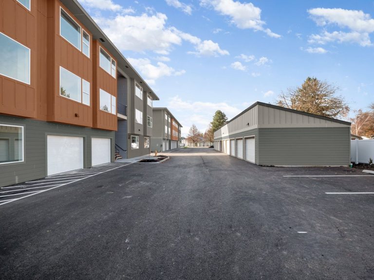 Gray Ridge Apartments for Rent - Spokane Valley - Garages