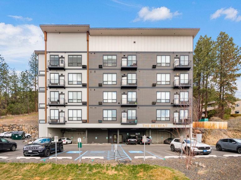 The Retreat at 5-Mile - Spokane Apartment Rentals