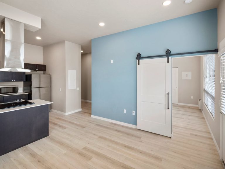 The Retreat at 5-Mile - Spokane Apartment Rentals - living area