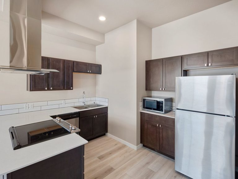 The Retreat at 5-Mile - Spokane Apartment Rentals - kitchen