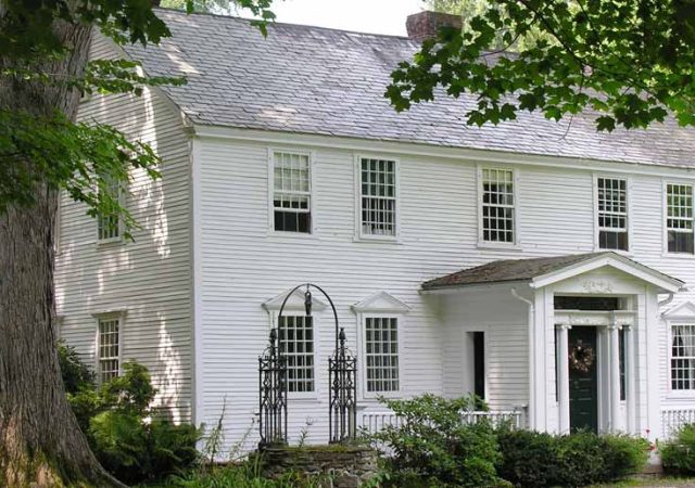 Pros & Cons of Buying an Older Home in Spokane