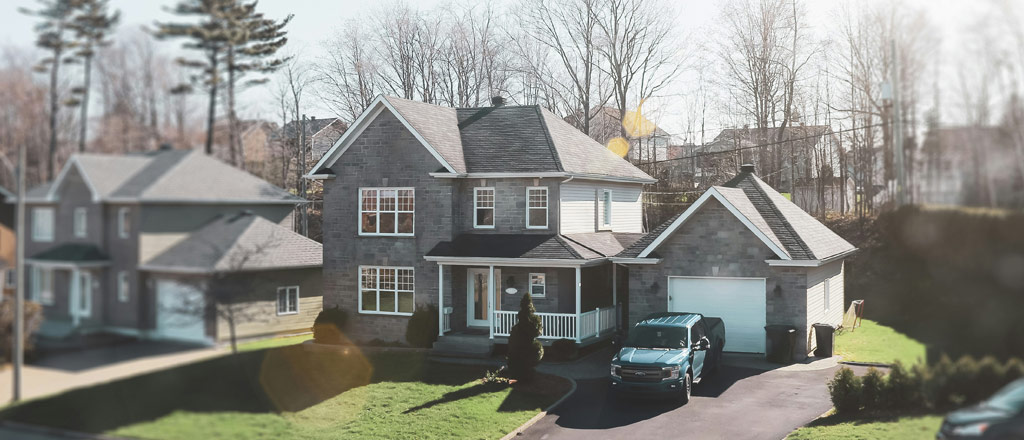 Making a choice between home price and interest rates,depends on the buyers personal situation.