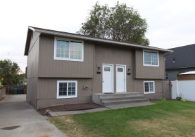 828 Gordon Ave, Spokane, Washington 99207, 4 Bedrooms Bedrooms, ,2 BathroomsBathrooms,Residential Income,For Sale,Gordon,SAR202522504